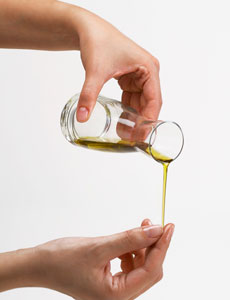 olive-oil-fingers-md